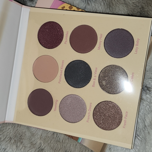 Beauty lakerie eyeshadow palette - Picture 2 of 2